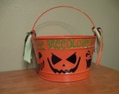Personalized halloween trick or treat metal bucket, 16 quart, orange with pumpkin faces & family name for passing out candy