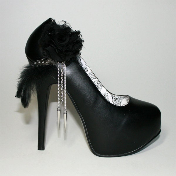 High heel flower shoe clips with chain and feather