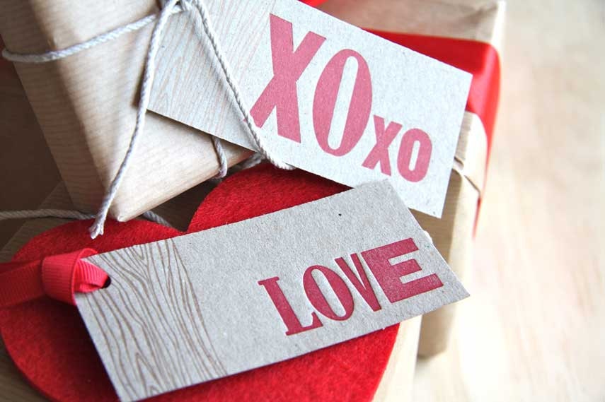 Valentine's day Letterpress LOVE & XOXO  Gift tags: - 3 'Love' 3 'xoxo', with faux bois - wood grain detail x6
