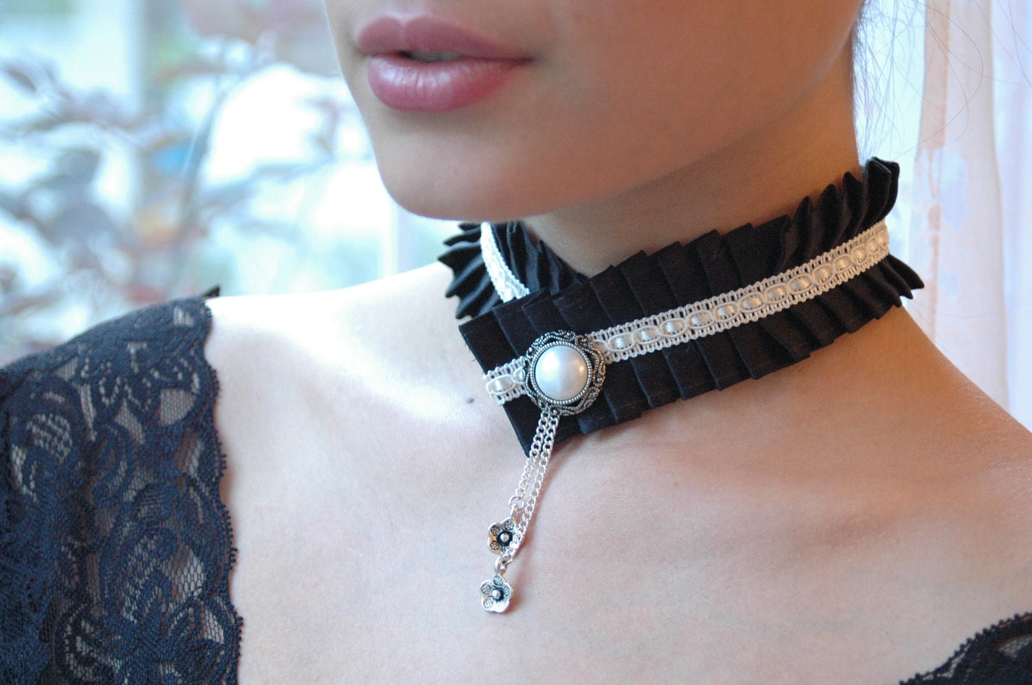 Dark Victorian Choker Gothic lolita accessories Ruffled Fabric Necklace Black Off white NeckTie Renaissance jewelry