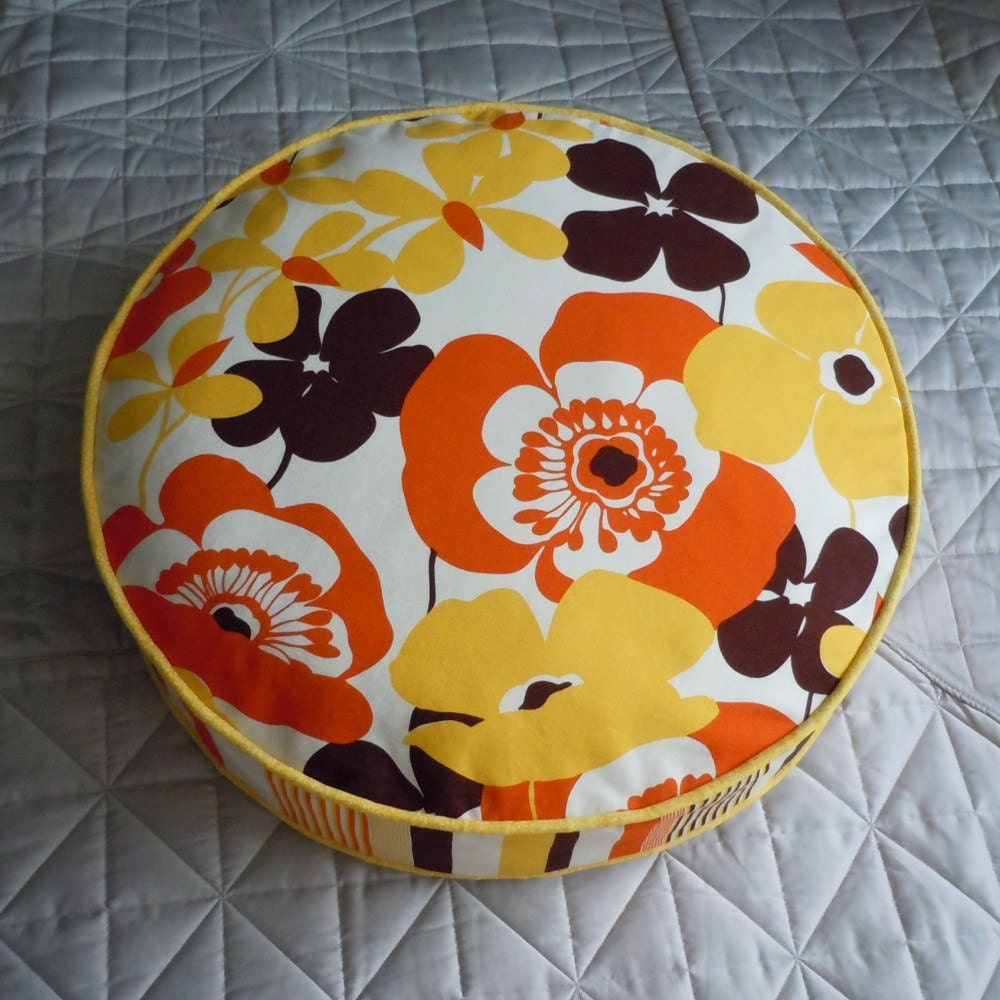 Round Cat Bed in Retro Floral Alexander Henry Fabrics