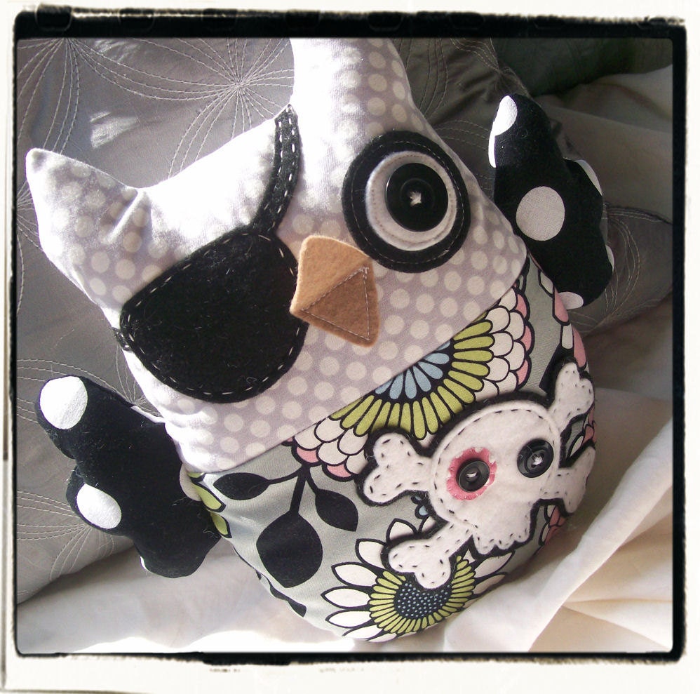 PIRATE OWL - Spring Modern Flowers Grey Pink Green