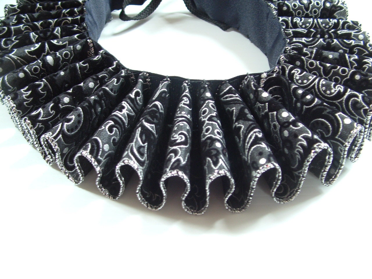 Black and silver brocade Elizabethan neck ruff, Mardi Gras, cosplay, theater costume collar