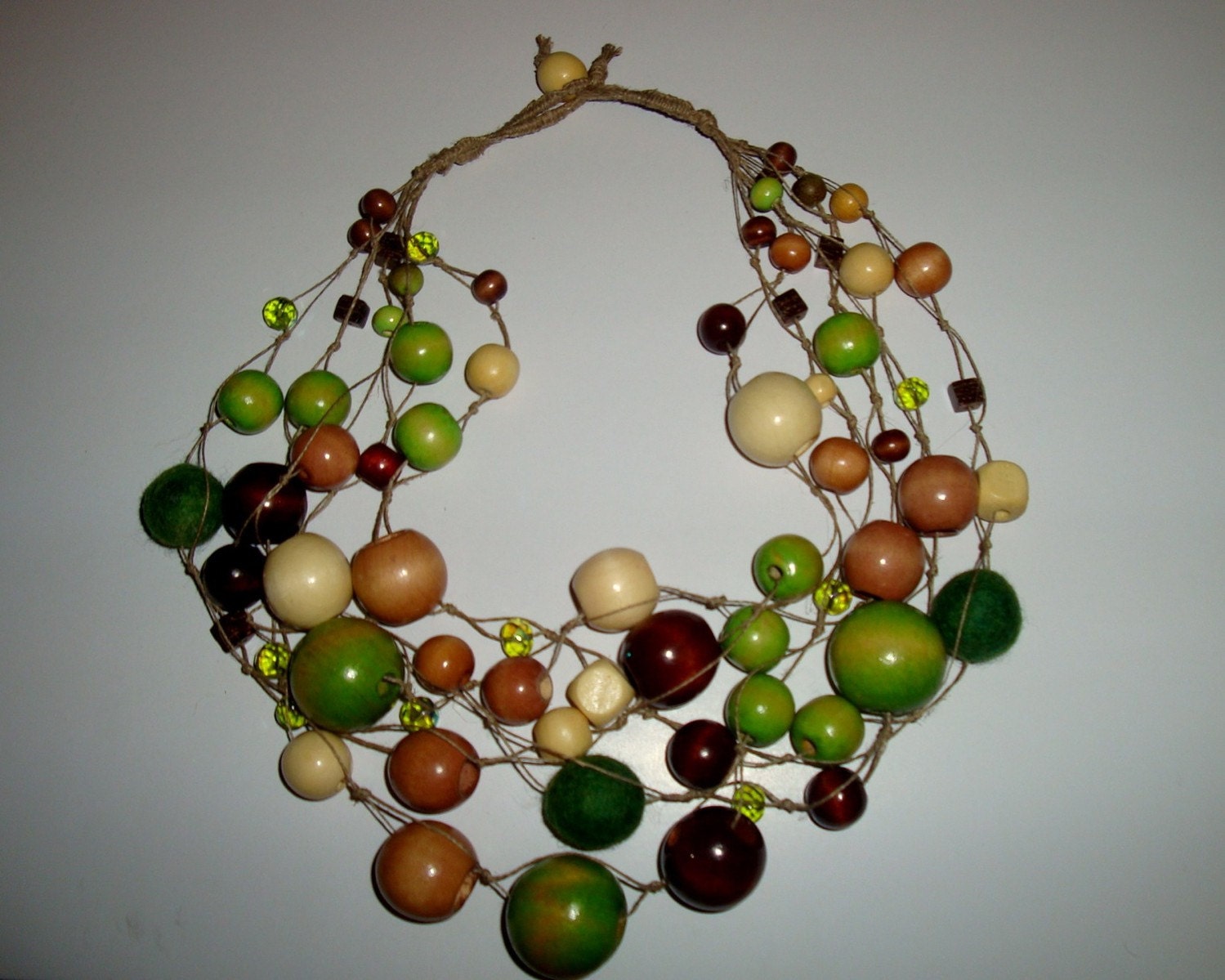 Felt and wood Bead necklace - green forest - creativedesignsstore