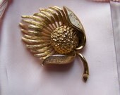 Vintage 80's "MONET BROOCH / PIN" Brushed Gold Toned Flower Burst