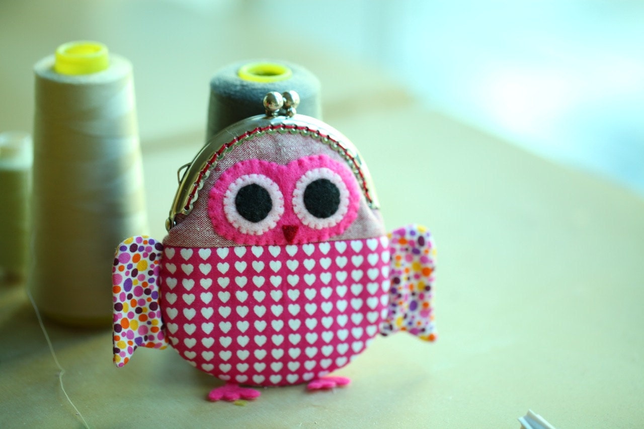 Cute hearty red owl clutch purse