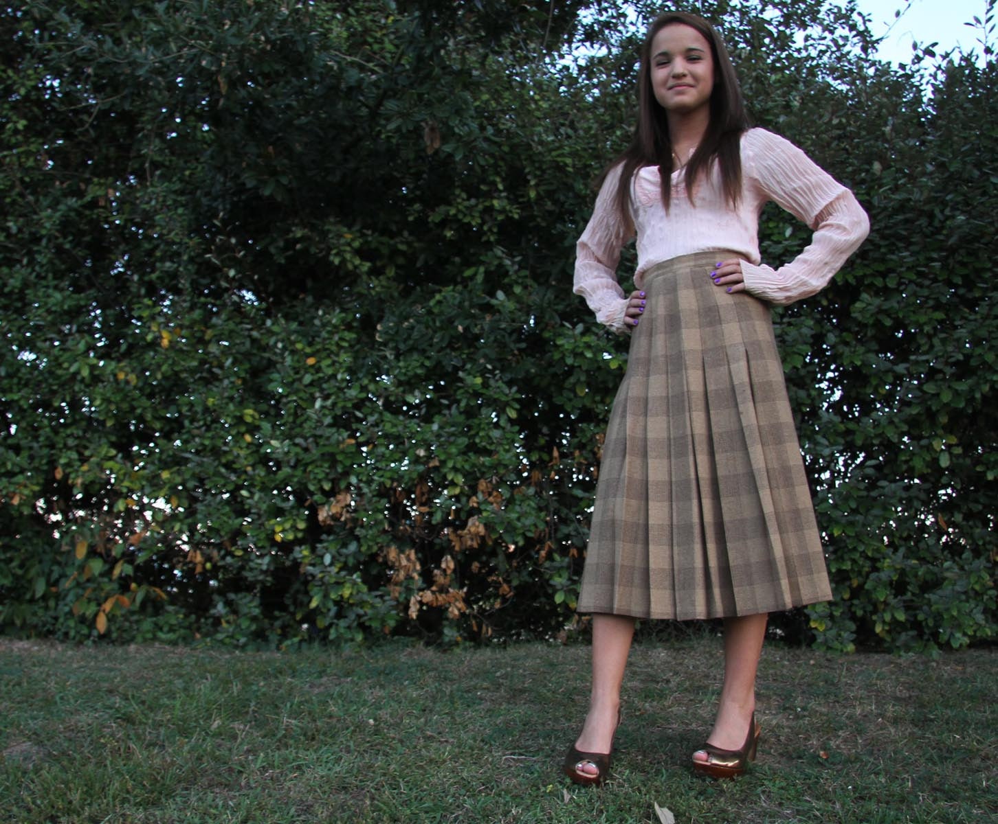 Earthtone wool skirt. High-waisted, pleated.