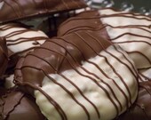 Mom's KiLLeR Cakes & Cookies Presents The Original Black And White Version Cookies Il_170x135