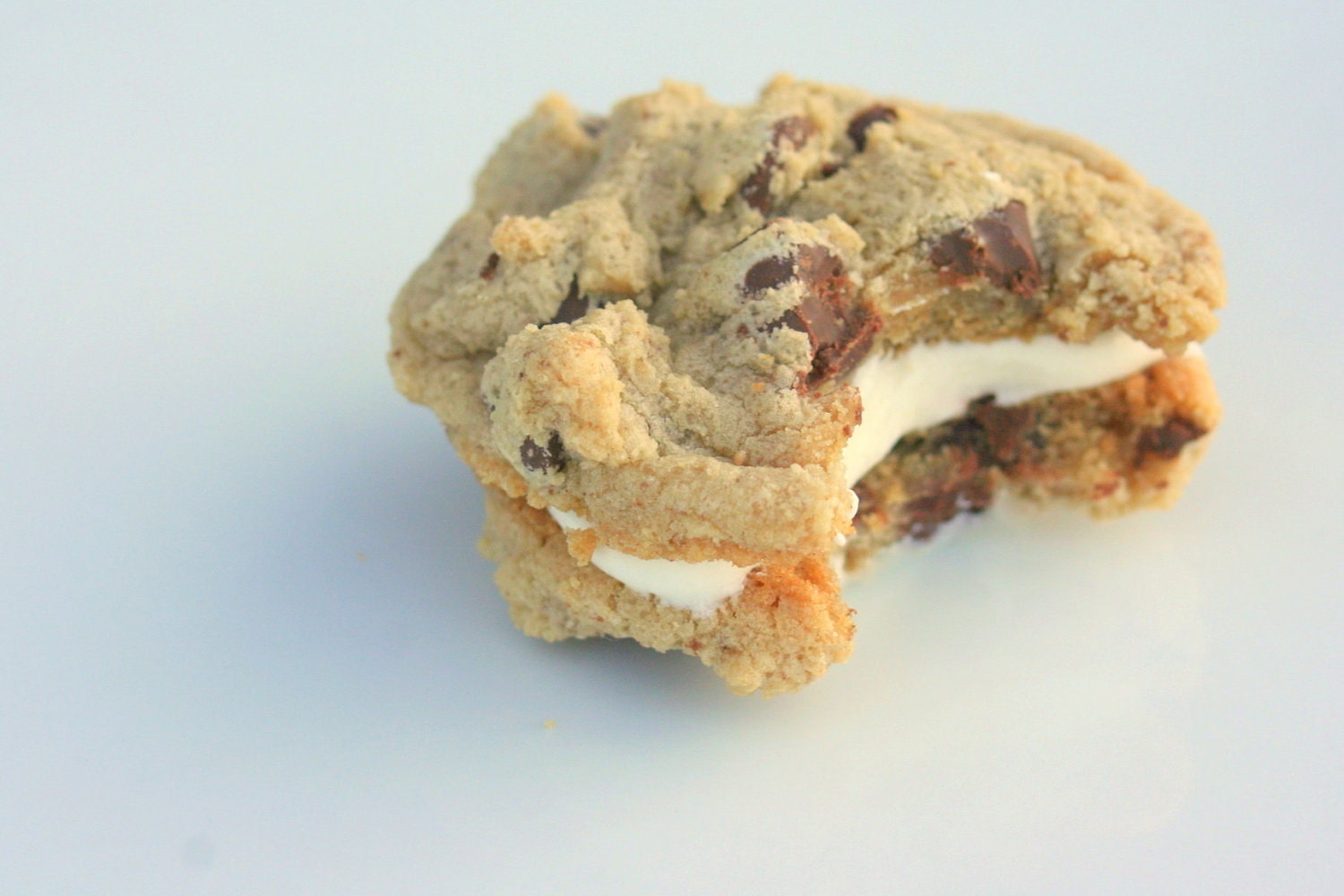 Chocolatie Chip Buttercreme Cookie-Wiches-1 Dozen