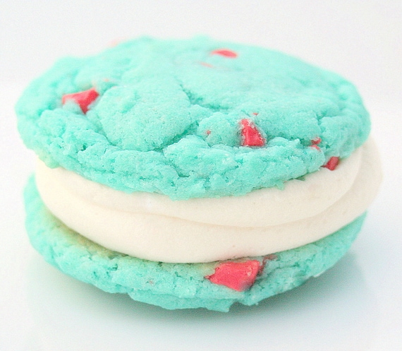 Beaming Blue Raspberry Chunk & Buttercreme Cookie-Wiches -1/2 Dozen