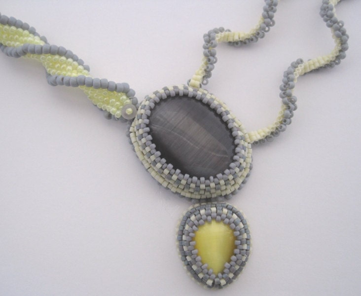 Lemon Twist - Beadwoven Necklace Yellow Grey Asymmetric