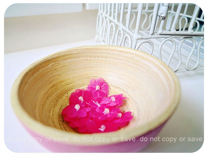 Flower bright pink with pearl in the centered / pack