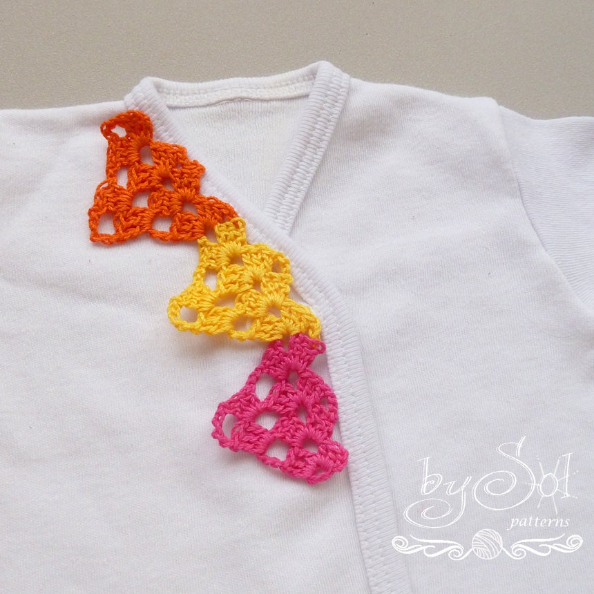 Crochet Pattern Pennant or a necklace, or even a crochet applique with same technique - pdf ebook crochet pattern Granny Chic