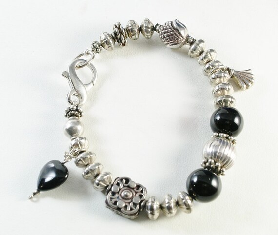 Onyx beads bracelet with a mix of Sterling Silver beads