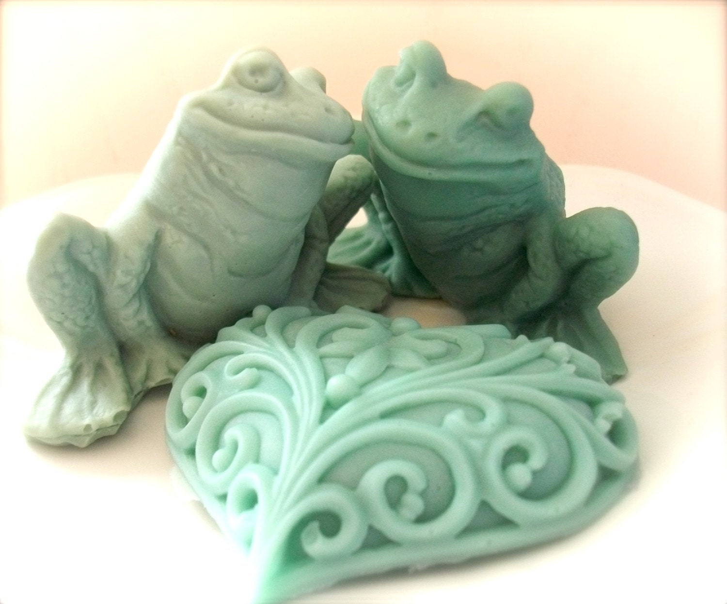 SOAP, Frog Soap Set, Moisturizing Vegetable Based, Two Frogs in Love, Scented in Peaches and Cream - thecharmingfrog