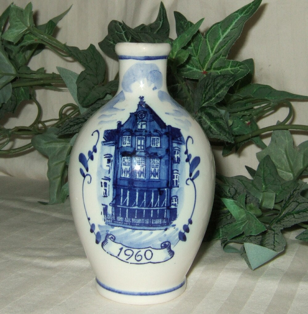 Vintage ewer, cobalt porcelain ewer, bud vase, pitcher, made in Dols Holland, 1960.