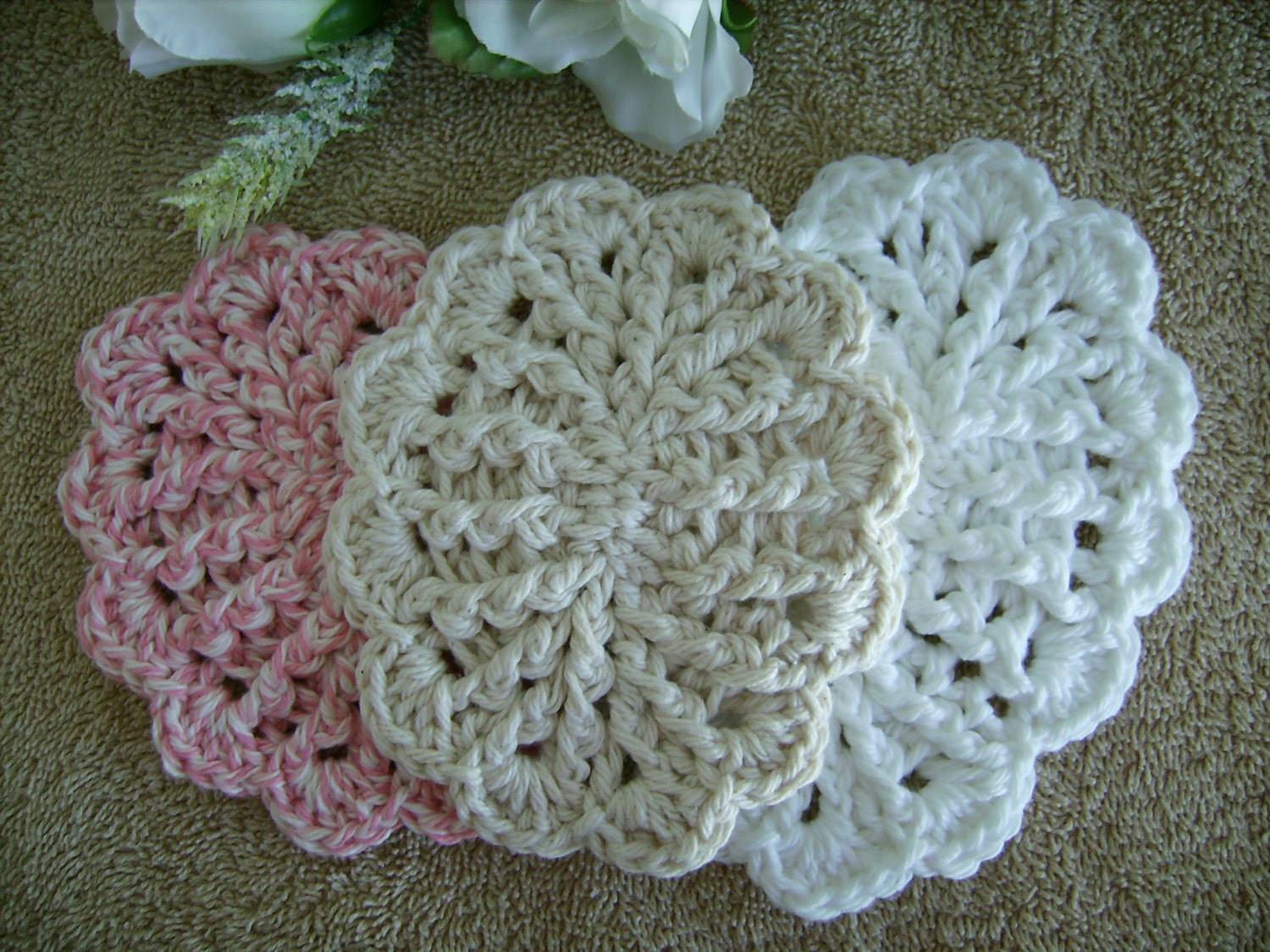 Crochet Soap Dish with Scallops in Off White, Pink Twist, White, or Green Twist