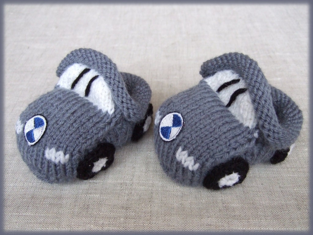 Knitted baby booties 'grey cars' (PDF pattern), (sizes 0-6/6-12 months)