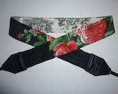 BRAND NEW Ooh La La Breathtaking Roses on Black and Toile camera strap, 2 expandable linen pockets