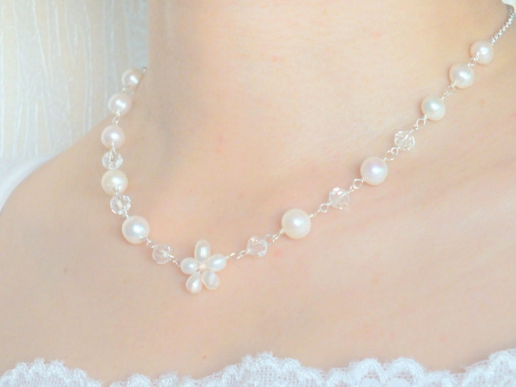 Daisy Star - Freshwater Pearl Flower Necklace