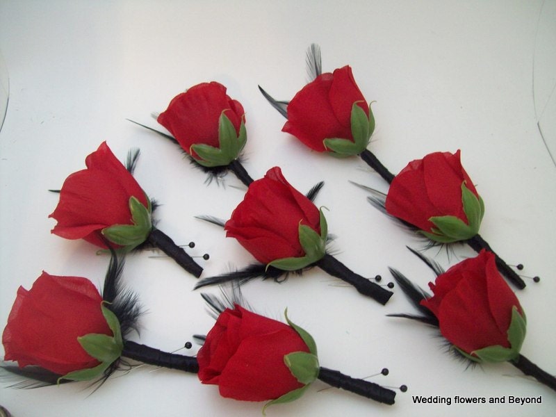 WeDDiNG QuiNCeaNeRa FLoWeRS 8 BouToNNieReS ReD RoSeS aND BLaCK FeaTHeRS