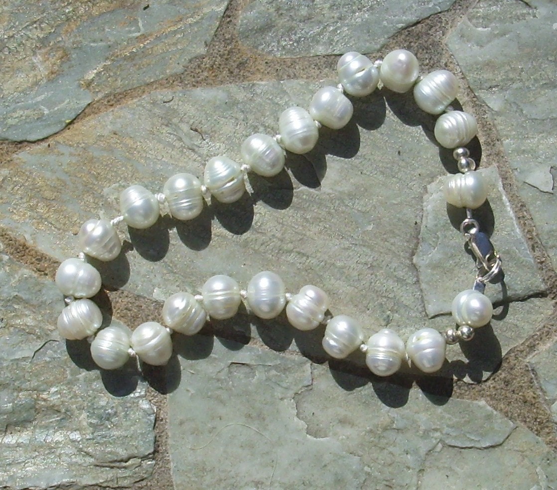 Handmade Pearl Bracelet   hand knotted                           901