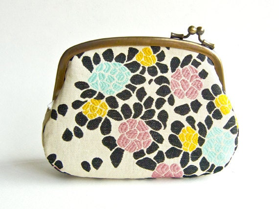 Fresh Blooming Flower Pouch