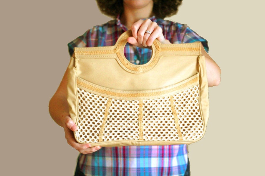 Vintage Handbag Tote - Boho Chic Vintage Purse - Seventies Bohemian Chic Fashion - Tan Cloth with Circle Handles and Crochet Pocket