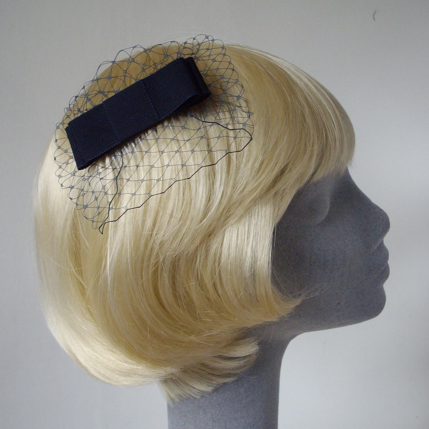 Navy-Blue Bow Hair Comb with Veiling