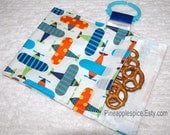 Traveling snack bag in Ready set go Airplanes GREAT for KIDS Clips onto almost anything