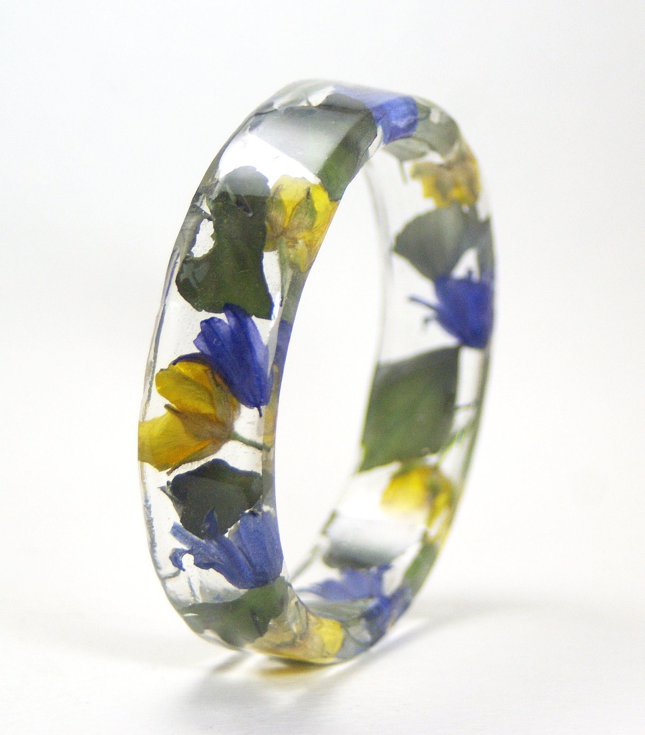 Flower Bangle- Flower Jewelry- Flower Bracelet- Dried Flowers- Purple Flowers- Purple Bracelet-Purple Jewelry-Green Jewelry