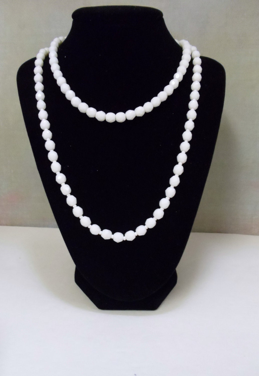 Vintage Milk Glass Necklace - White Facet Beaded Necklace - 1940s