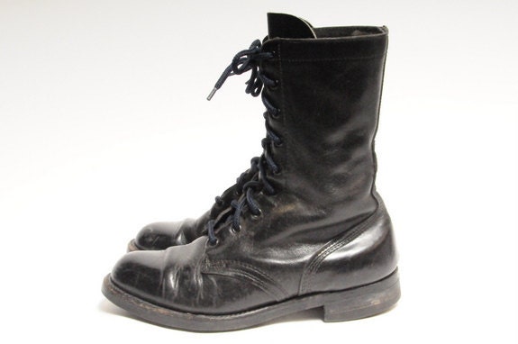 US Army boots Woman Size 8 and half Mens size 7 D 1960s
