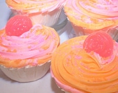 Bubbling' Bath Bomb Cupcake scented in Raspberry Orange Clove