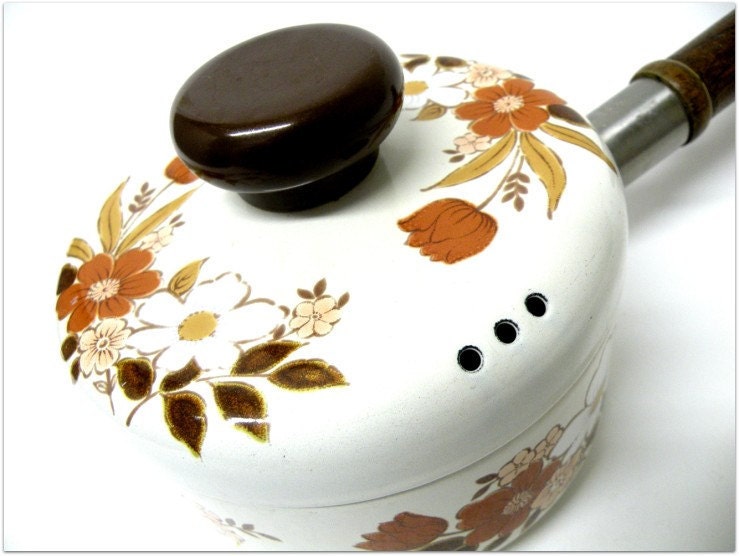Vintage Kingsbury Dogwood Cookware Collection  1970s