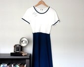 Beach traveler- Amazing Vintage dress- Navy and white- Seagull- Small