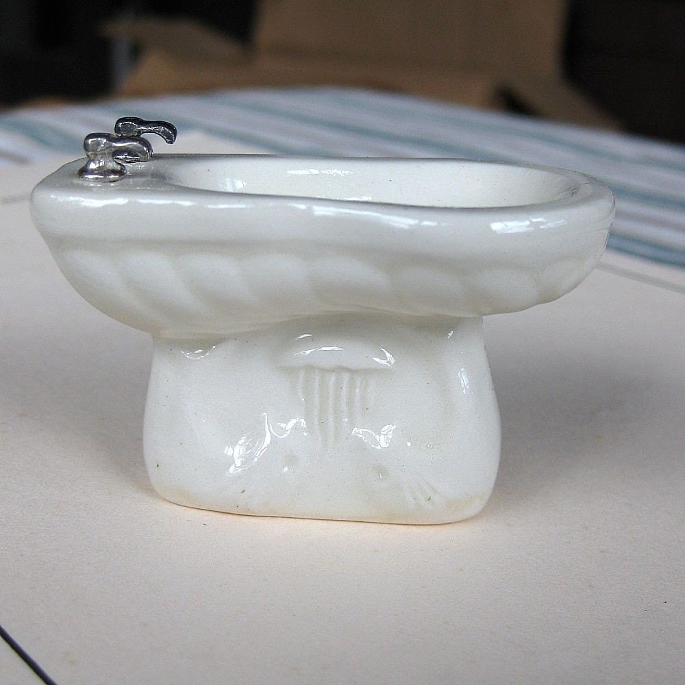 Dollhouse Miniature Porcelain Bidet / Every dollhouse bath needs a bidet
