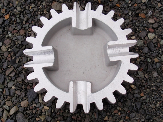 Buy good cigar gifts - Solid Aluminum Cigar Ashtray - Large - Gear shaped - GREAT GIFT