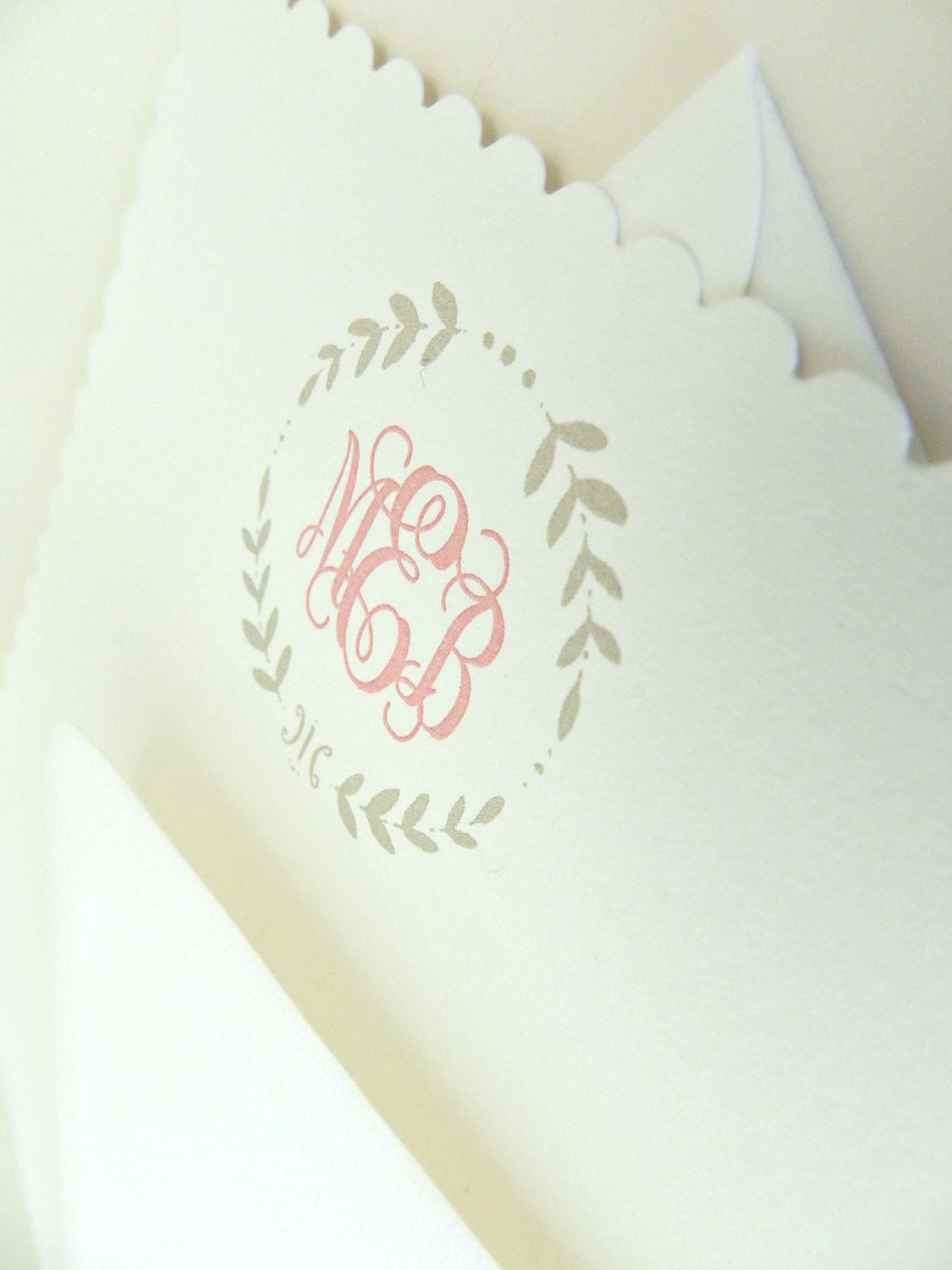 Classic Monogram Scalloped Card: peony