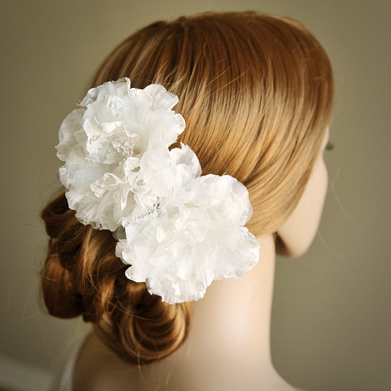 CERELIA, Bridal Fascinator, Wedding Hair Flower Fascinator, Silk Flower Bridal Comb, Vintage Style Wedding Head Piece, Lace Hair Accessories