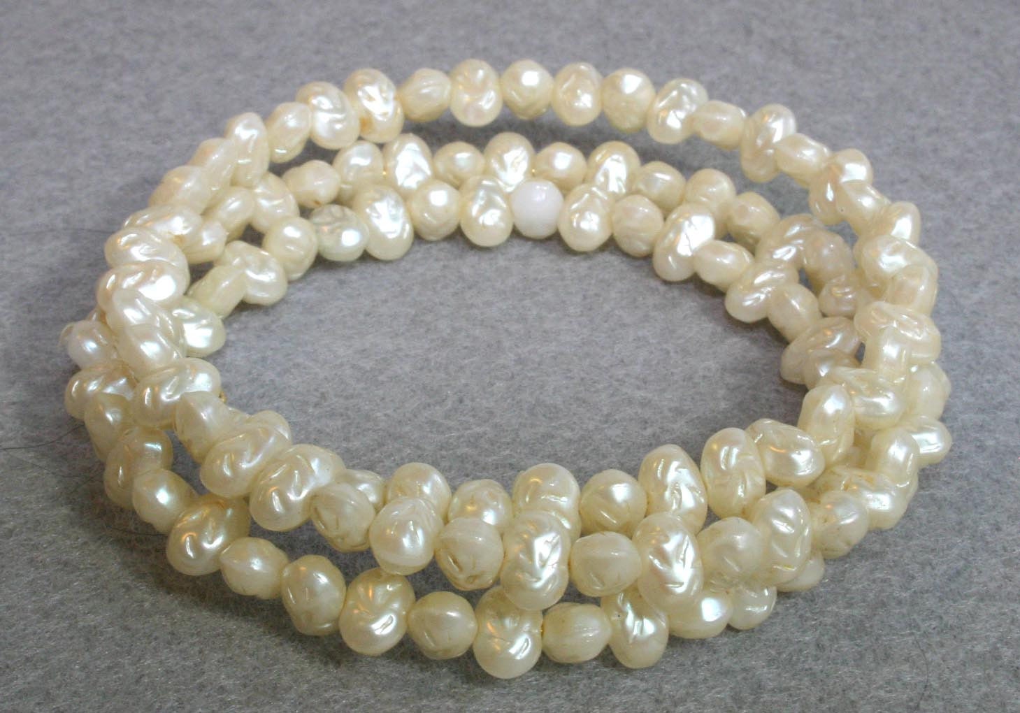 Freswater Pearl  Memorywire Bracelet