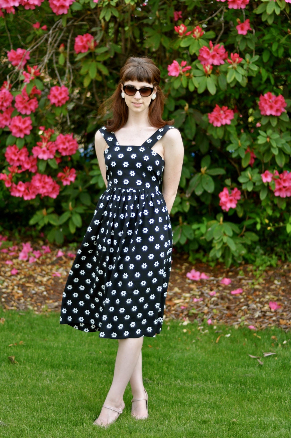 80's 'Dainty Daisy' Black & White Full Skirt Dress (Size: Medium/Large)