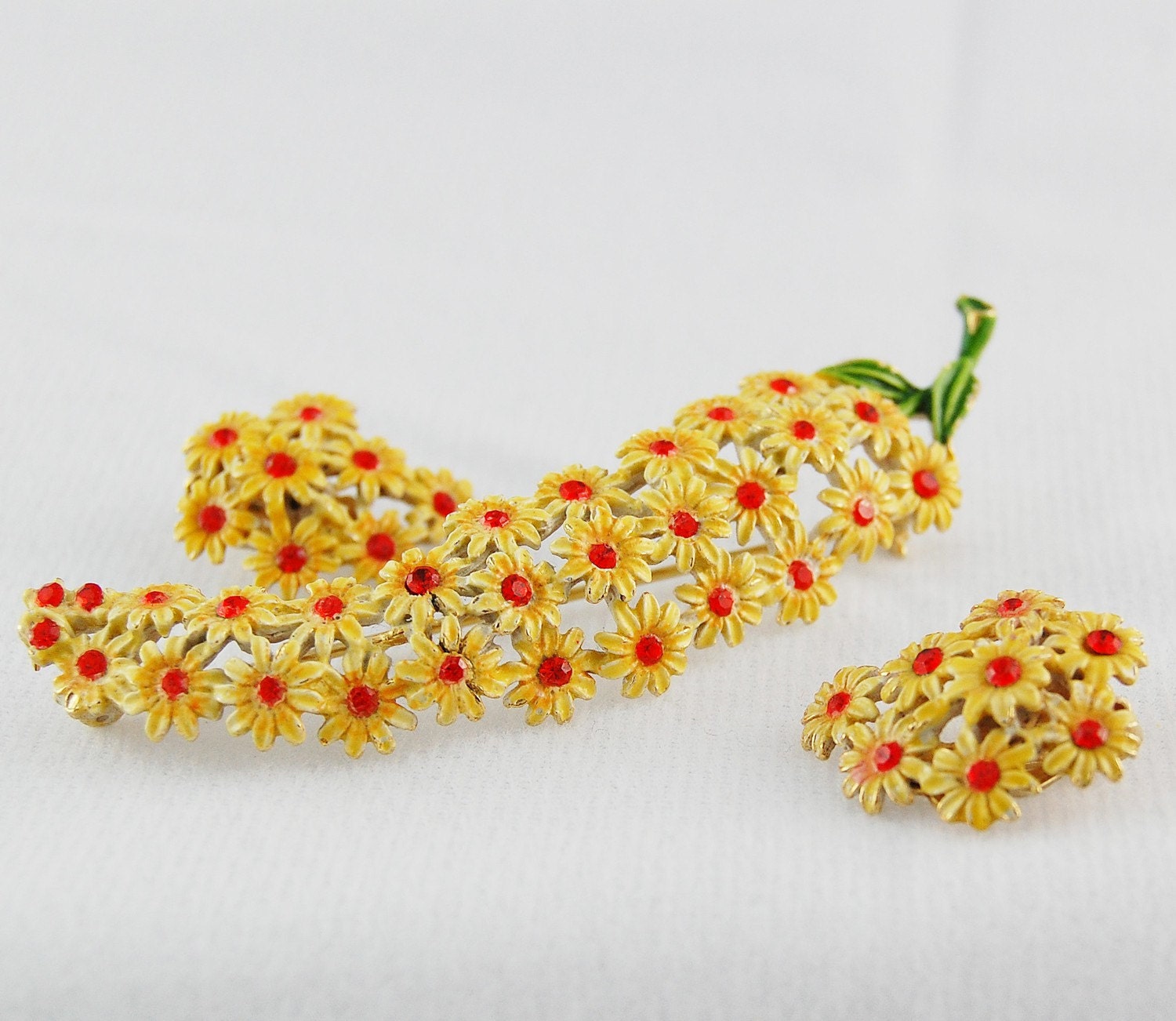 Vintage Daisies Brooch and Earrings Set