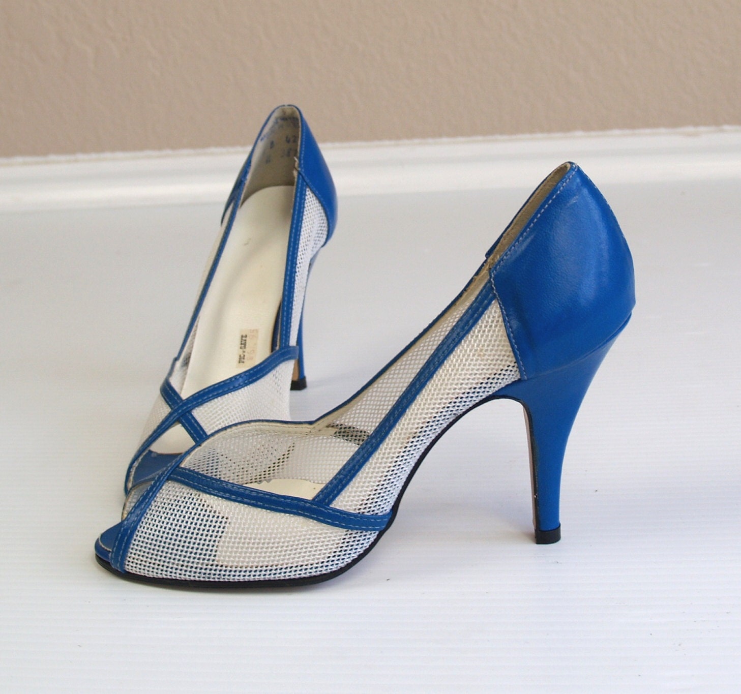 vtg 80s Bright Blue SHEER MESH Peep Toe STILETTOS pumps heels 6.5 avant garde shoes