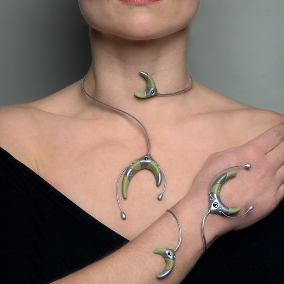 Heiroglyph neck and arm combination