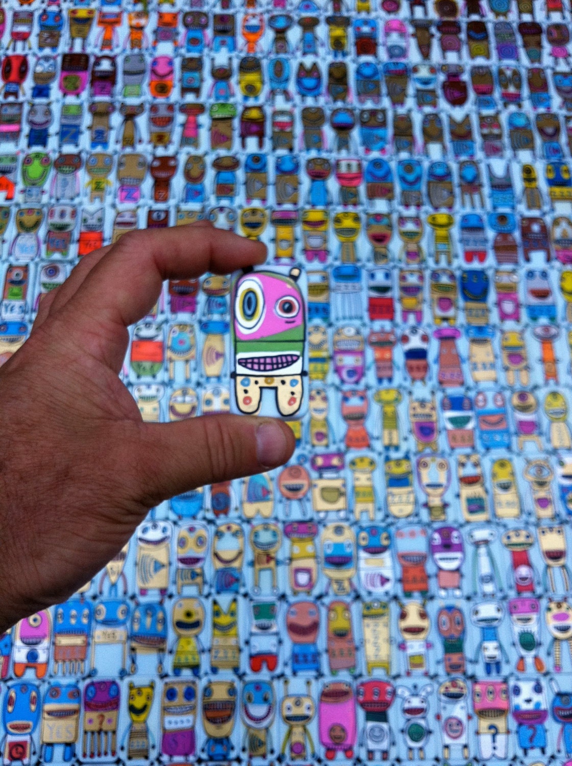 Joy Bots: a tiny domino robot that showers you with outrageous compliments and brings you joy