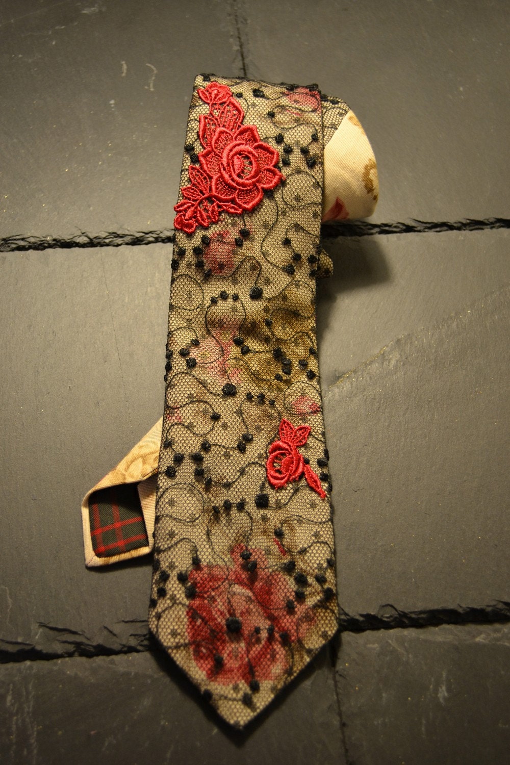Beige Necktie with lace fabric and embroidery