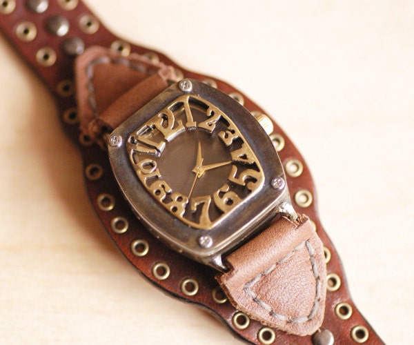 Vintage Watch. Handstitch. Leather Band ///////// Handcraft Watch ///////// Guckkasten