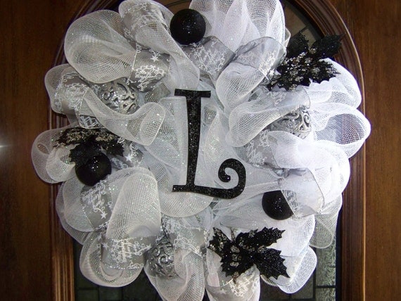 Christmas wreath winter white and black geo mesh