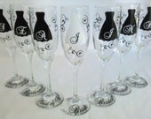 Bridesmaids champagne flutes, Personalized set of 6 monogram wedding glasses in black and white motif, bridesmaid gift ideas